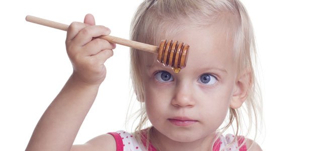 Niña con miel