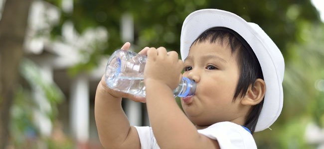 Por qué los bebés no pueden beber agua?- TodoPapás