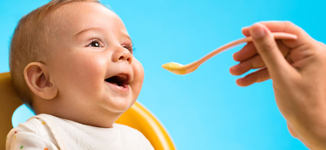 Purés tradicionales vs potitos comerciales para alimentar al bebé