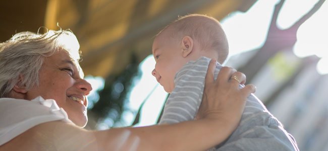 Abuela con bebé