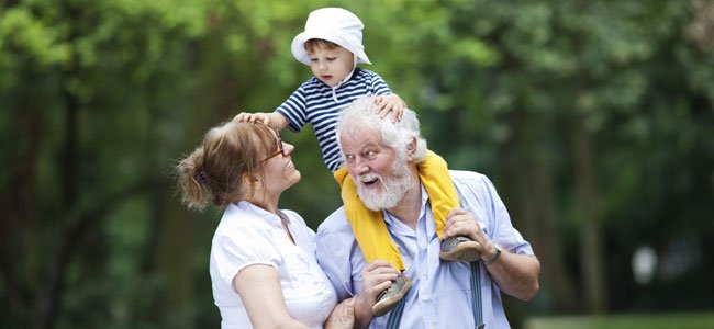 Abuelo con nieto