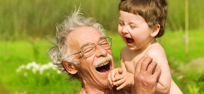 Por qué los abuelos son tan cariñosos