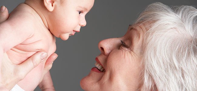 Cuidadora de bebés recién nacidos, ¿cómo elegir la adecuada?