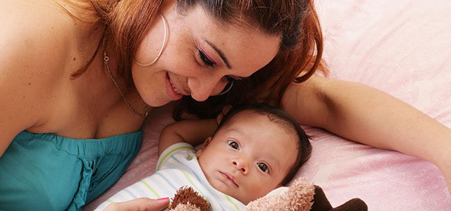 La adopción monoparental Madre con bbee