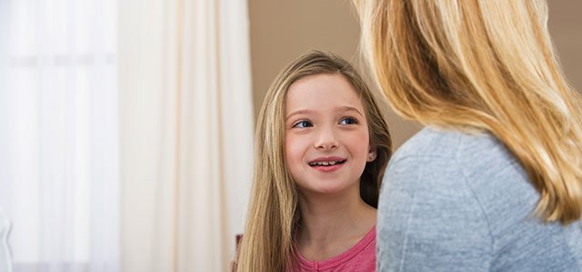 Cuando los niños adoptados quieren conocer a sus padres biológicos Madre habla con hija