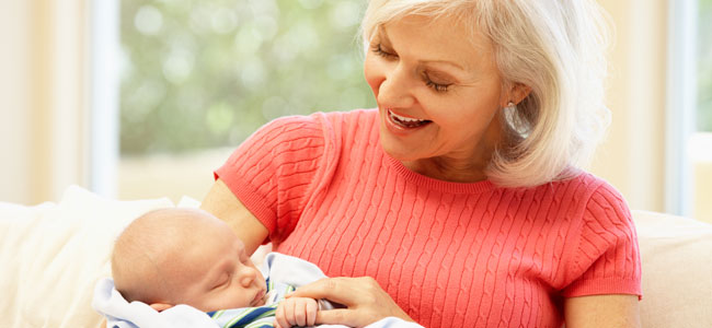 Nacen menos hijos y de madres más mayores Nacen menos hijos y de madres más mayores