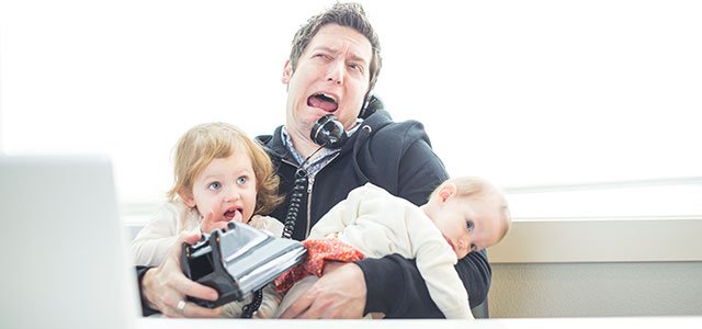 ¿Los padres no tienen tiempo para estar con los hijos? Padre desesperado con hijos