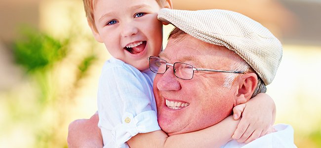 Lo que aportan los abuelos a los nietos Lo que aportan los abuelos a los nietos