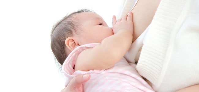 Semana de la lactancia materna Madre dando de mamar a bebé