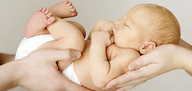 Los primeros cuidados con el bebé Los primeros cuidados con el bebé