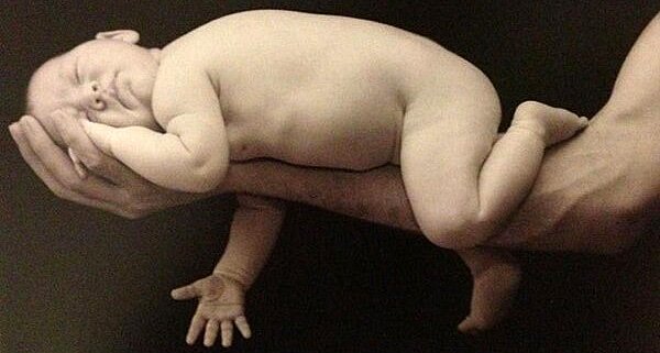 Carlito en el brazo de su papá Carlito en el brazo de su papá