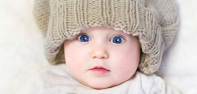 Nombres para bebés en 2015 por países Bebé con gorro