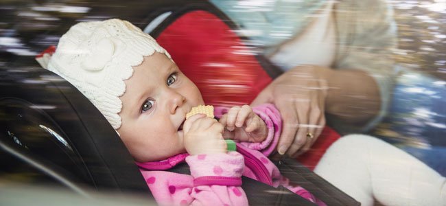 Los peligros de dejar a un niño solo en el coche El peligro de dejar a un bebé solo en el coche