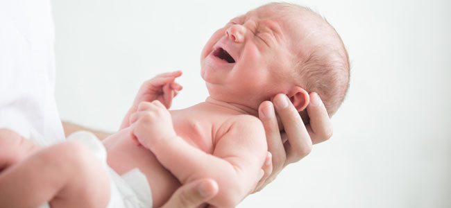 Calmar a un bebé recién nacido Calmar a un bebé recién nacido
