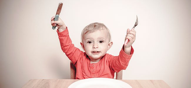 Por qué los niños pequeños deben usar cuchillos y vasos de cristal