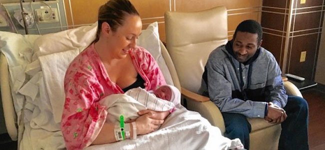 Padre despedido por ir al nacimiento de su hijo Padre despedido