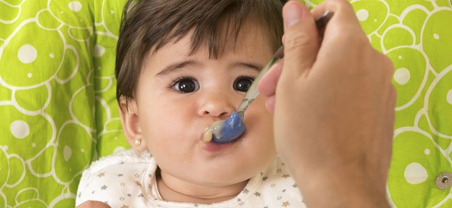 El paso de la leche materna a la papilla