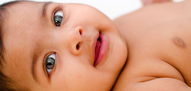 Nombres indios para bebés Bebé niña india