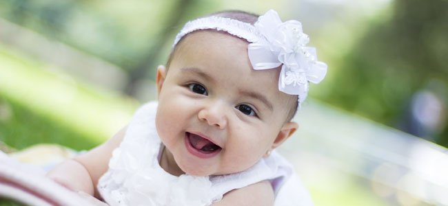 El nombre de Mariana Bebé con cinta blanca