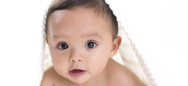 El nombre de Edmundo Bebé ojos oscuros