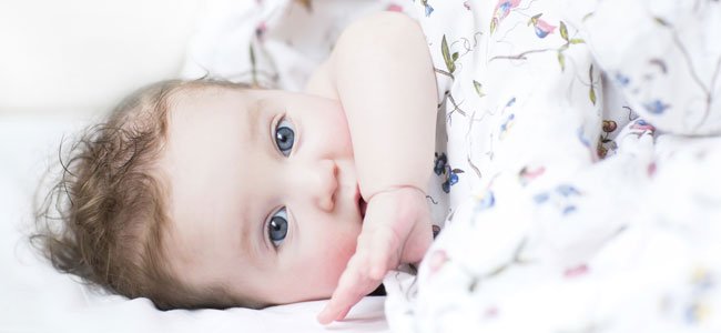 Bebé niña bonita María