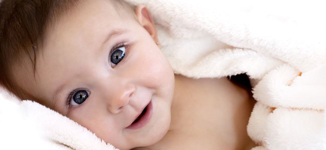 Nombres de escritoras famosas para niñas bebe sonríe