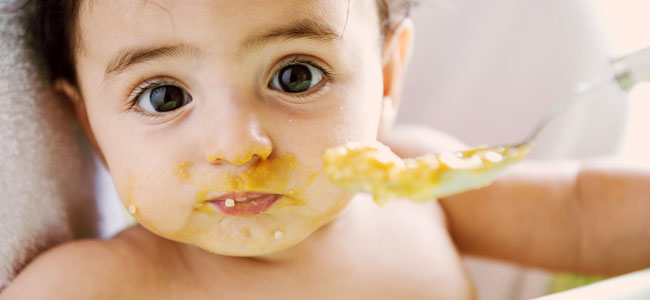 Cuando los bebés están preparados para comer sólidos Cuando los bebés están preparados para comer sólidos