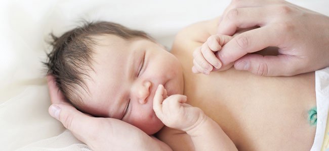 Los problemas del ombligo del recién nacido Recién nacido