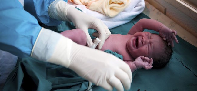 Recién nacido llora