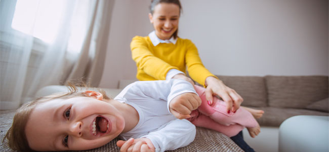 ¿Dónde está la manita? Canción para jugar con el bebé