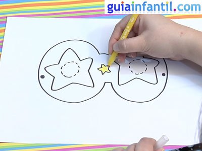 Antifaz para dibujar con estrellas. Paso 4.