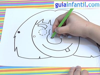 Antifaz de una bruja para dibujar. Paso 4.