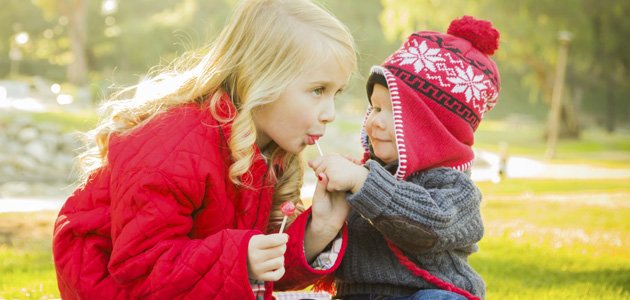Cuando enseñar a los niños a compartir