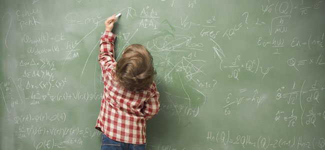 La razón de por qué un niño es zurdo Niño zurdo