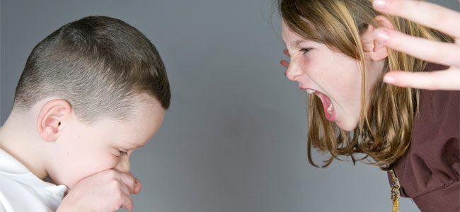 Cómo controlar el acoso entre hermanos Cómo controlar el acoso entre hermanos