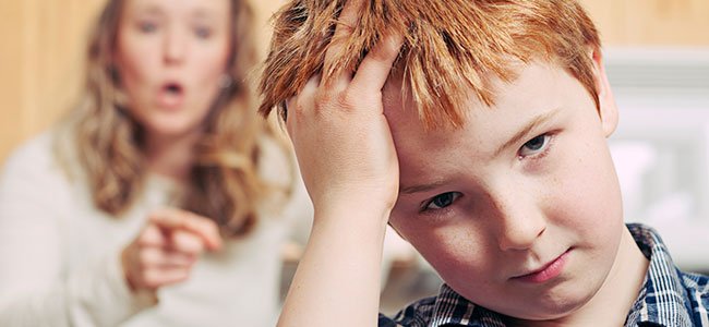 Si el padre es muy estricto, el niño será mentiroso Si el padre es muy estricto, el niño será mentiroso