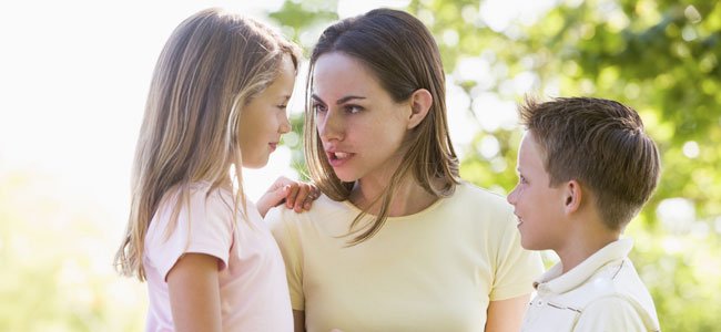 Qué hacer si el hijo quiere discutir Madre discute con niños