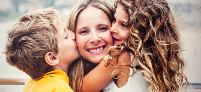 cuando los niños se pelean porque creen que mamá es suya cuando los niños se pelean porque creen que mamá es suya