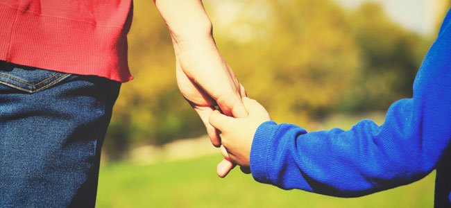 Padres animan a los hijos a volver al colegio