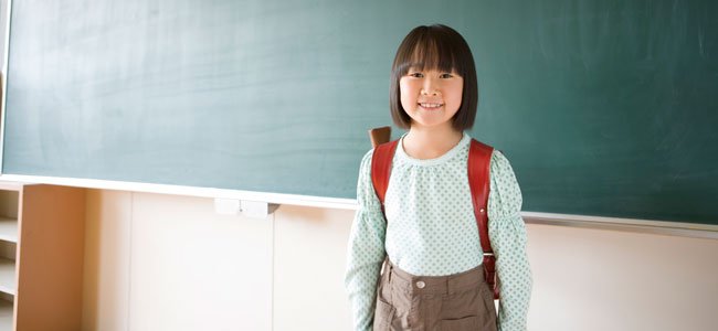 El papel del colegio en los niños adoptados niá china en colegio