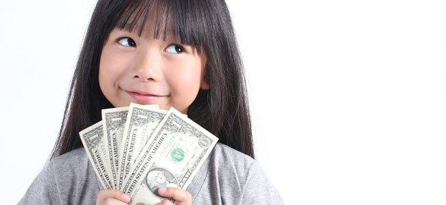 Los niños materialistas Niña con dinero