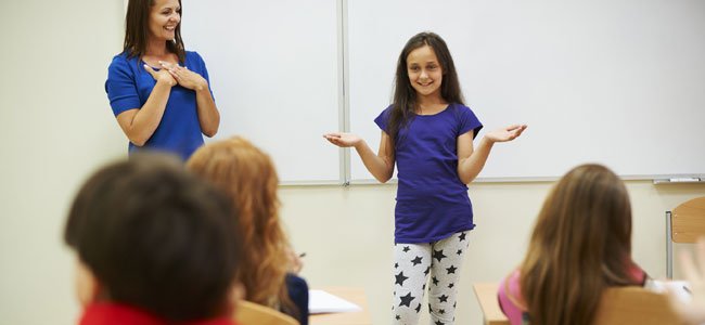 Trucos para que los niños aprendan a hablar en público Cómo ayudar a los niños a hablar en público