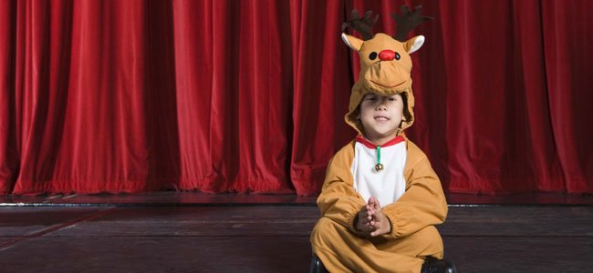 Niño disfrazado de reno