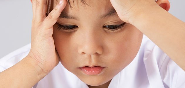 Cómo manejar el estrés infantil Niño decaido