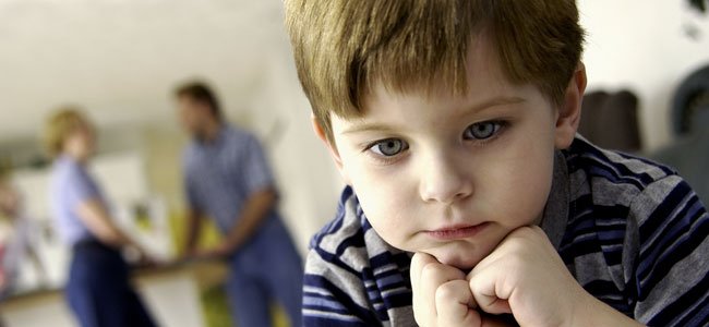 El síndrome del niño invisible Niño solo