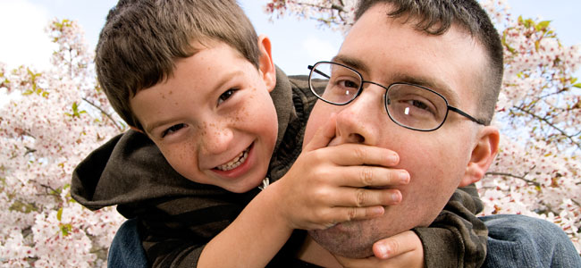 Niños que no dejan hablar a los demás, ¿Qué hacer?