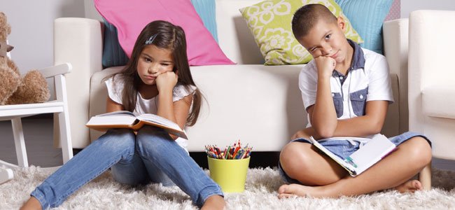 Niños aburridos