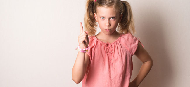 Niños dominantes con sus amigos