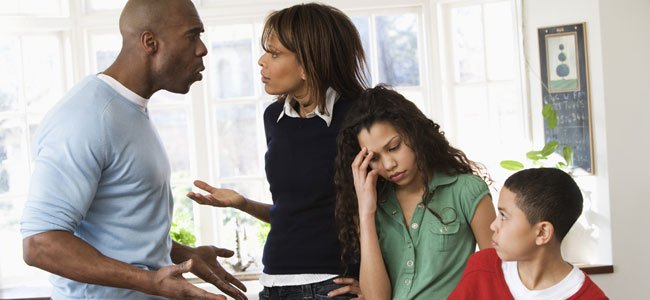 Cómo se sienten los niños cuando los padres discuten Padres negros discuten