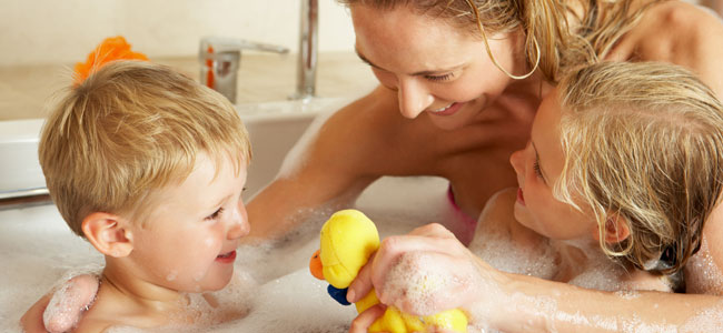 ¿Debemos mostrarnos desnudos delante de los niños?